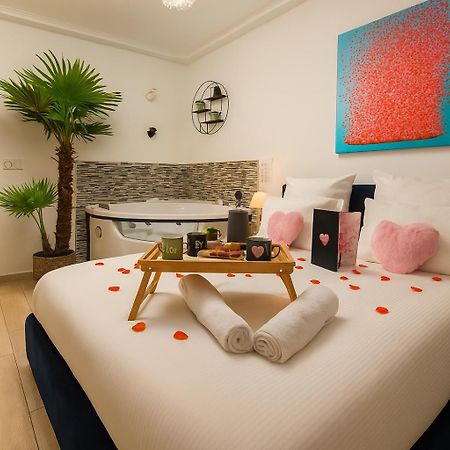 L'Escale Balneo'Romantique - Loveroom - Jacuzzi & Petit Dejeuner วิลลิเยร์-ซูร์-มาร์น ภายนอก รูปภาพ