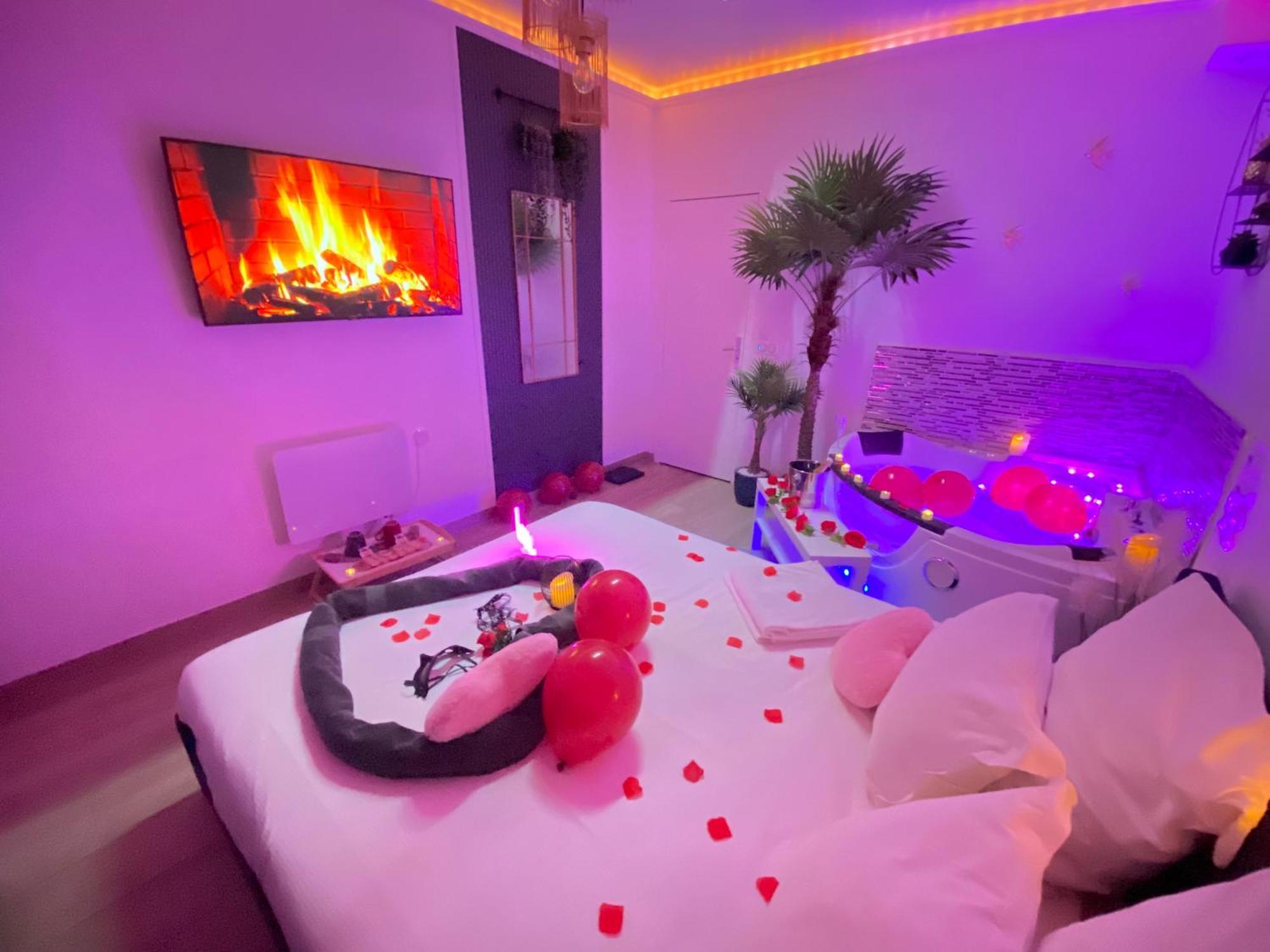 L'Escale Balneo'Romantique - Loveroom - Jacuzzi & Petit Dejeuner วิลลิเยร์-ซูร์-มาร์น ภายนอก รูปภาพ