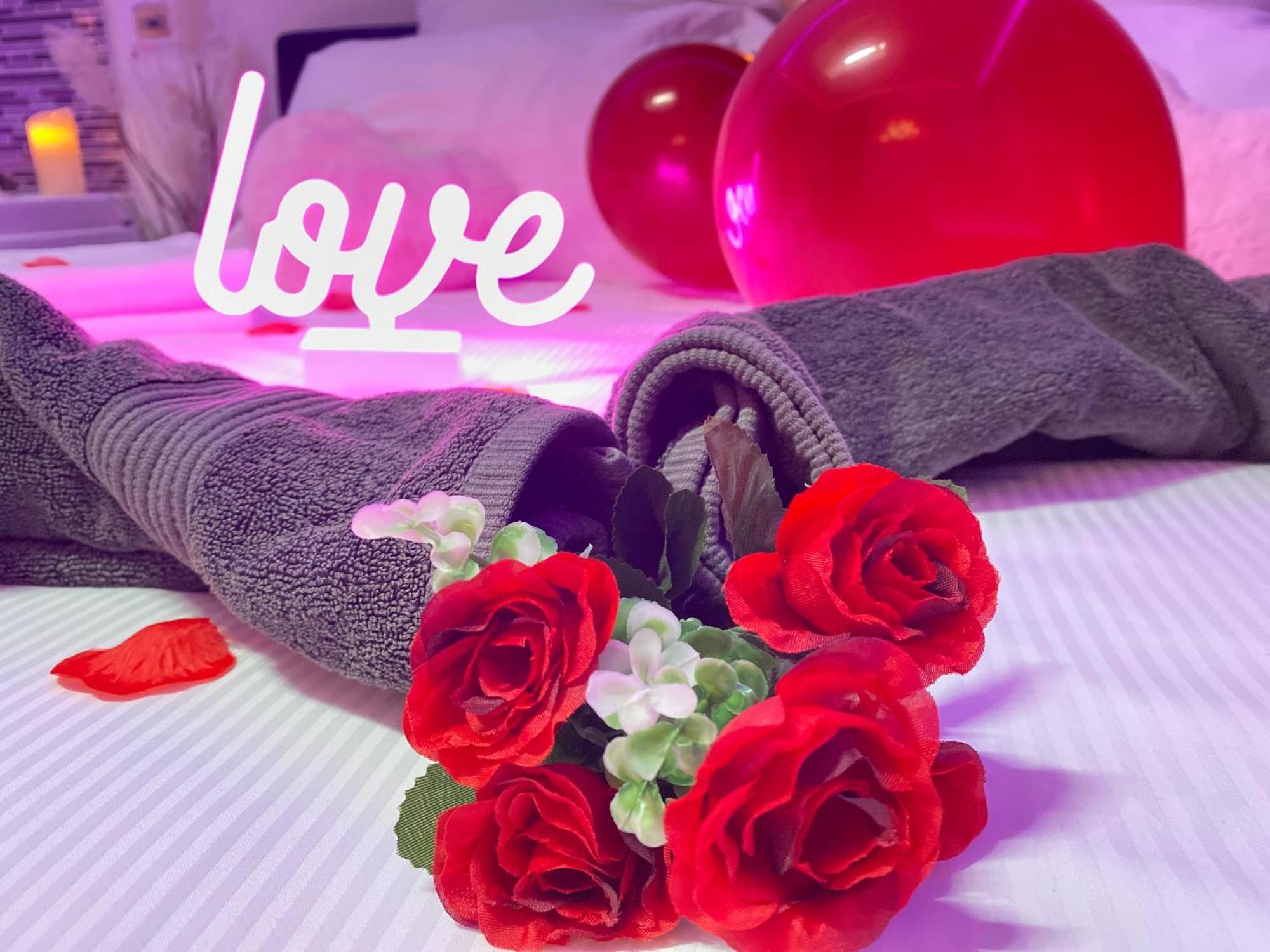 L'Escale Balneo'Romantique - Loveroom - Jacuzzi & Petit Dejeuner วิลลิเยร์-ซูร์-มาร์น ภายนอก รูปภาพ