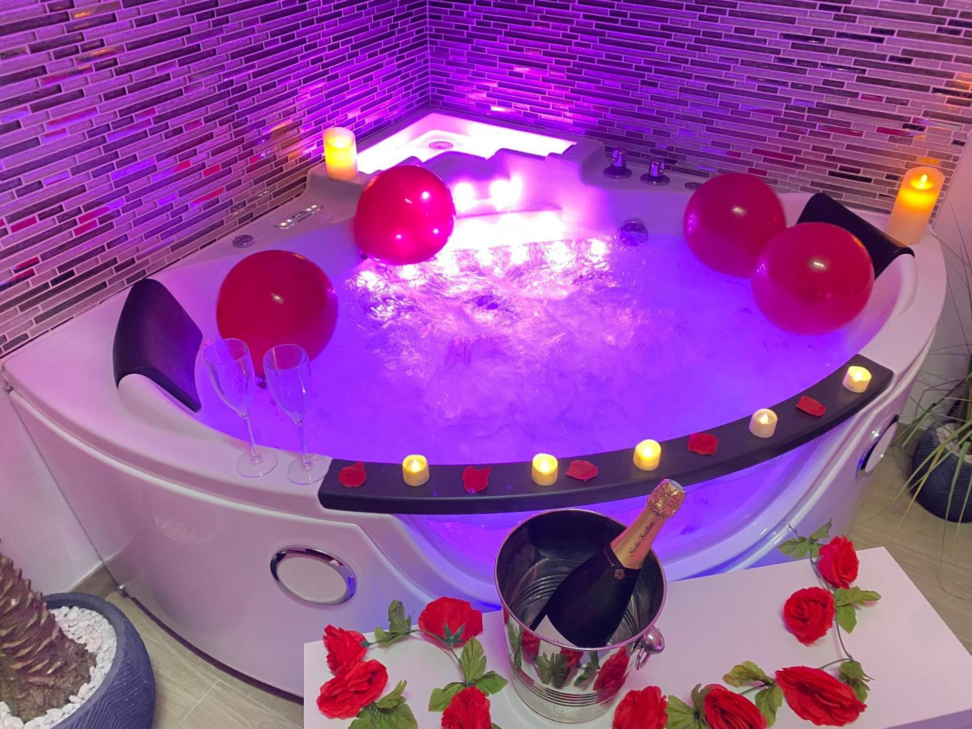 L'Escale Balneo'Romantique - Loveroom - Jacuzzi & Petit Dejeuner วิลลิเยร์-ซูร์-มาร์น ภายนอก รูปภาพ