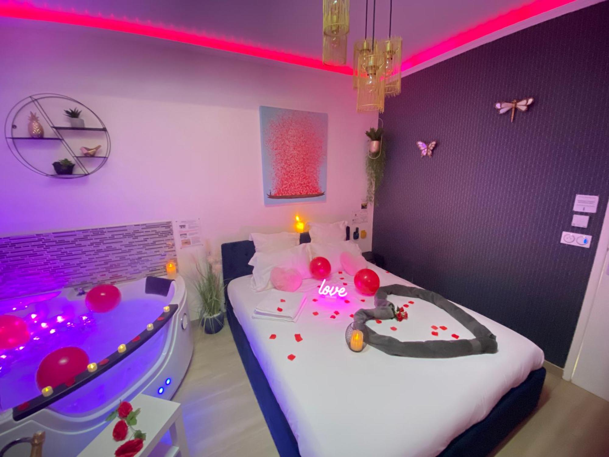 L'Escale Balneo'Romantique - Loveroom - Jacuzzi & Petit Dejeuner วิลลิเยร์-ซูร์-มาร์น ภายนอก รูปภาพ